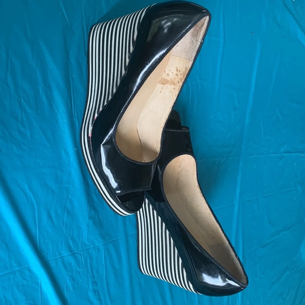 Gently worn Michael Kors Adlai’s Black and Cream Strip Wedge Shoes.